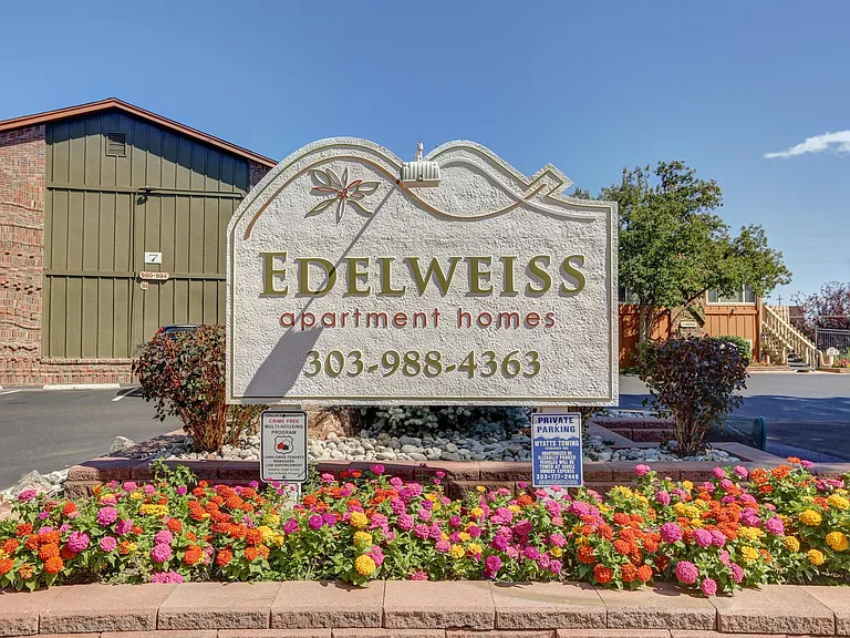 Edelweiss Apartments — Photo 42