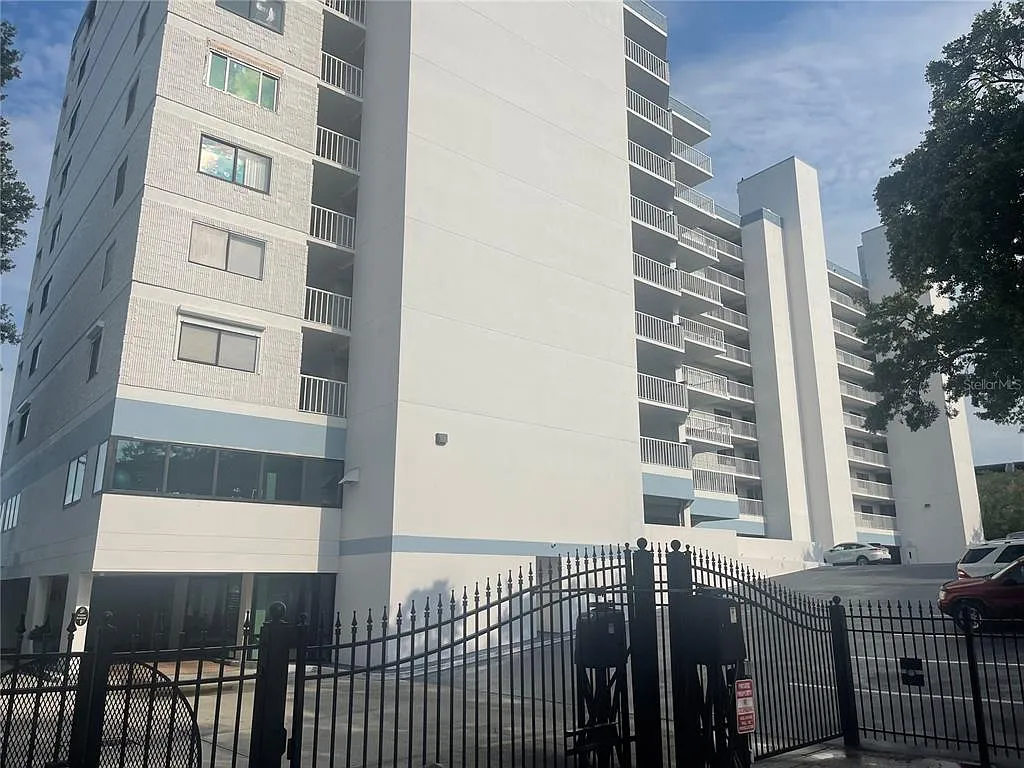2 bed, 2.0 bath, 1592 sqft, $8,000 — Photo 2