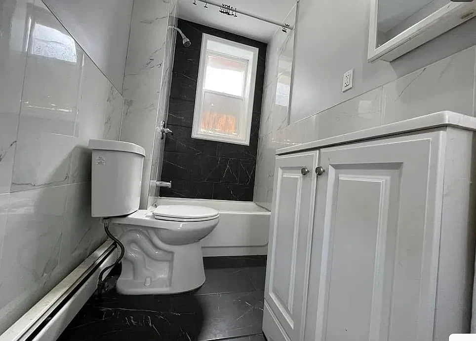 3 bed, $1,800 — Photo 2