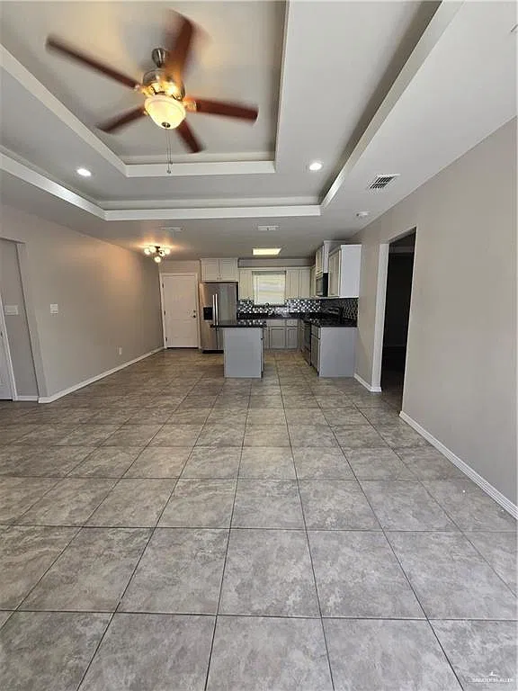 3 bed, 2.0 bath, 1040 sqft, $1,200 — Photo 3