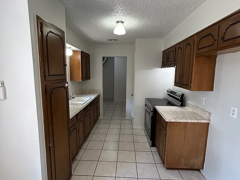 2300 Meadow Crst — Photo 14