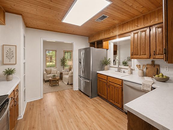 5th image of 1620 College St