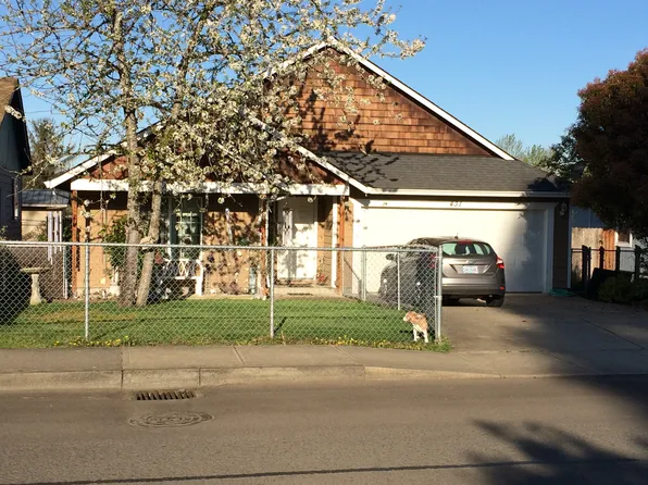 439 N Broadway St, Estacada, OR 97023