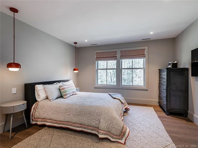126 River Rd — Photo 22