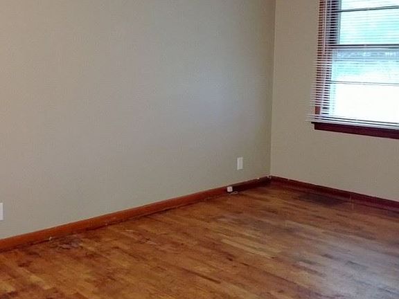 5th image of 1806 Klemp St