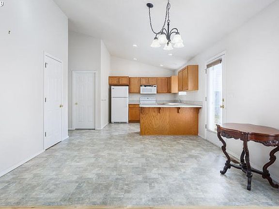 4th image of 2532 NE 57th Ct