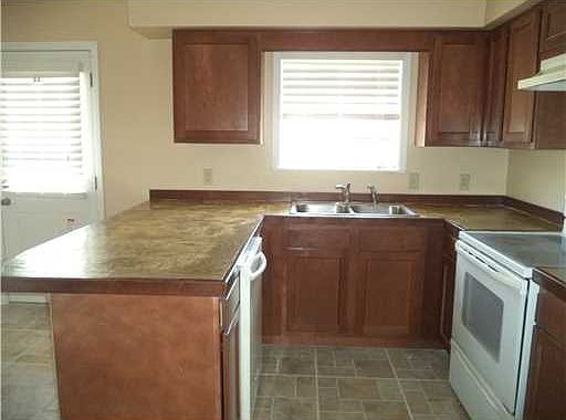 4th image of 19 Pembrook Cir