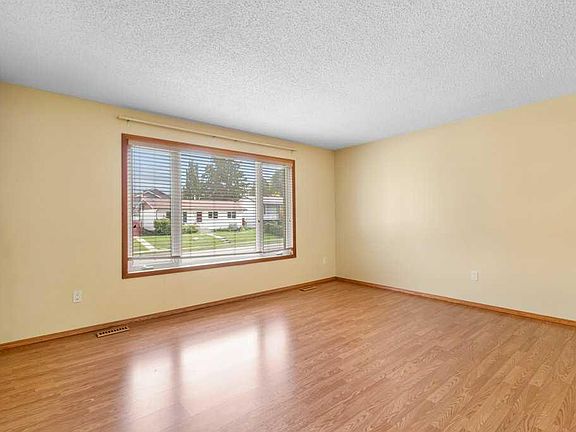 3rd image of 4131 E 53rd Ave