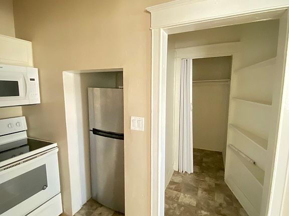 5th image of 1017 W 39th St #3