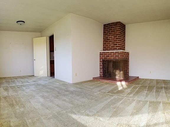 5th image of 18693 Cox Ave