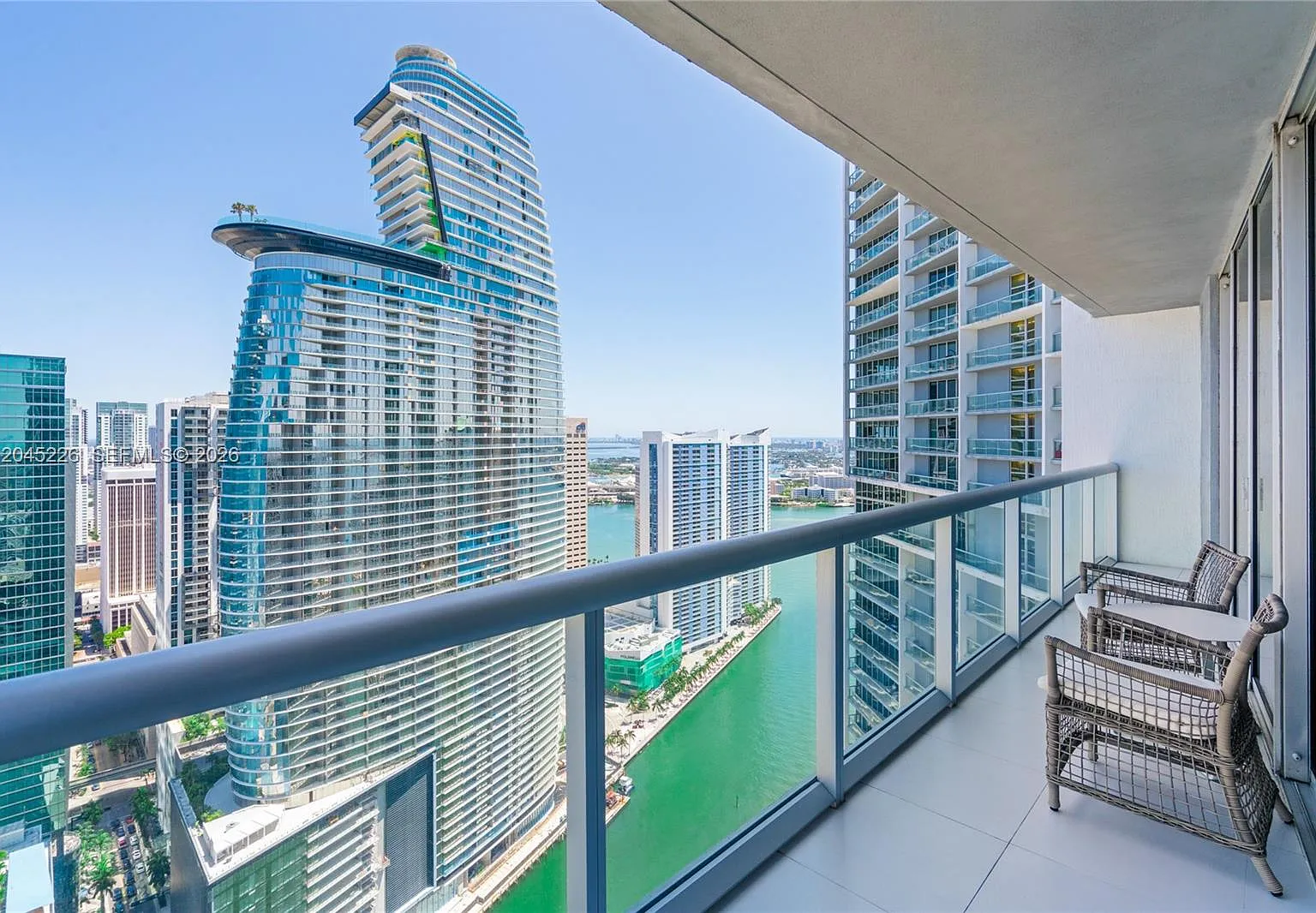 Iconbrickell Condo No 1 — Photo 1