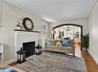 142 Lyndon Rd, Cranston, RI 02905