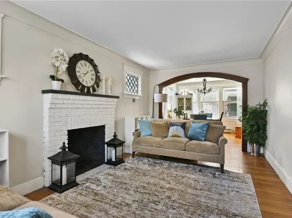 142 Lyndon Rd, Cranston, RI 02905