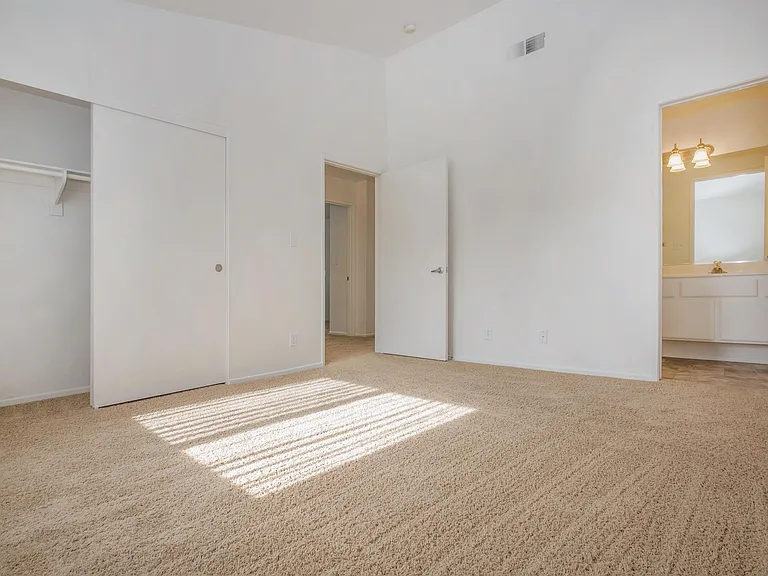 Cambridge Village Apartments — Photo 65