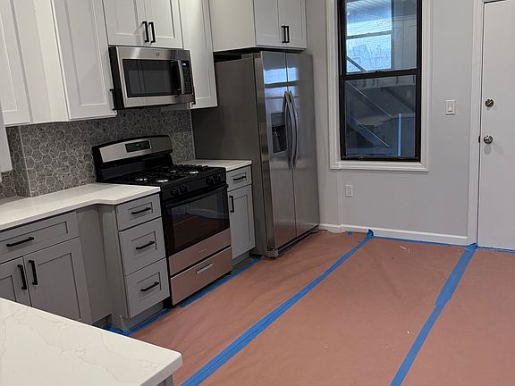 3rd image of 37 39th St #2