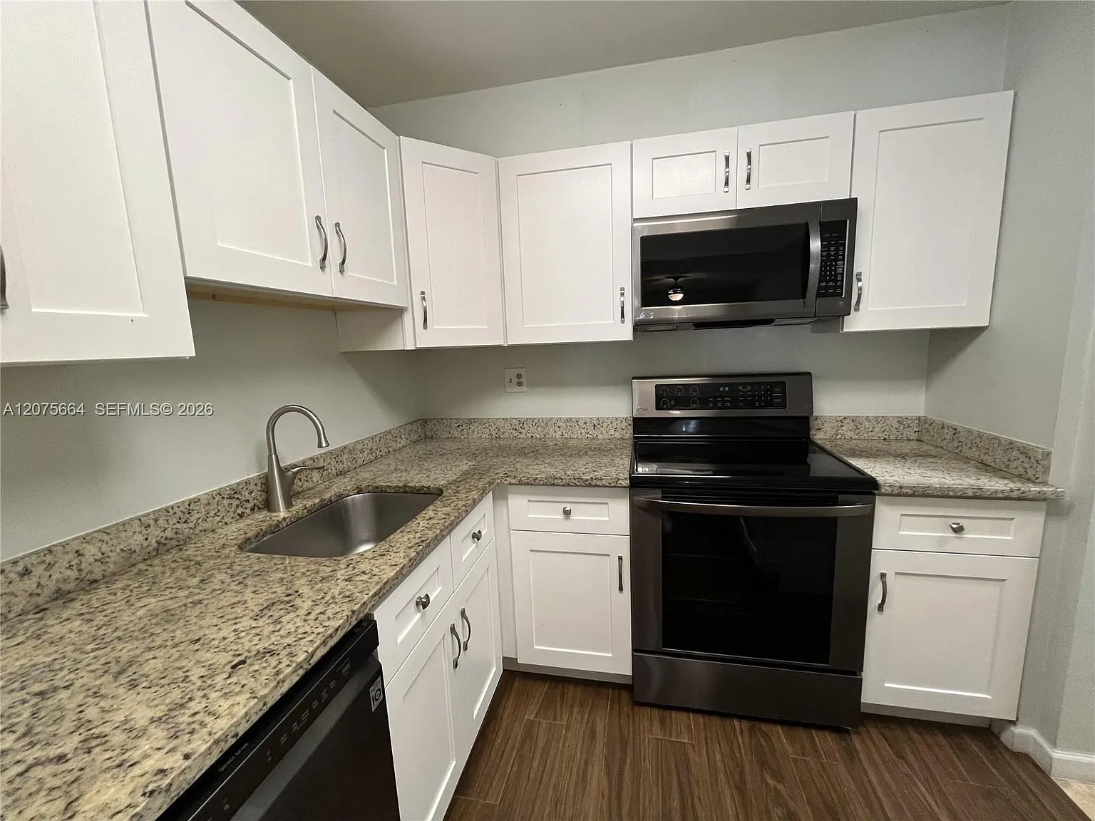 Heritage Circle Condo — Photo 2