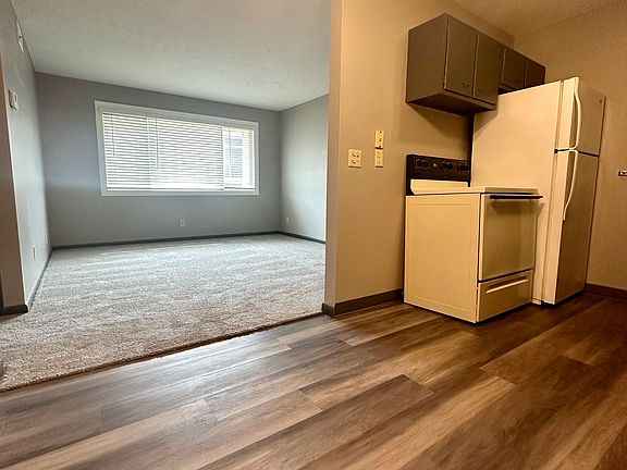 4th image of 3840 S 46th St #11