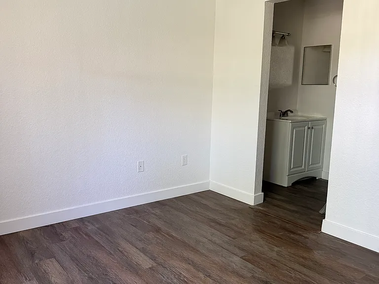 1077 Washington Cir #A — Photo 13