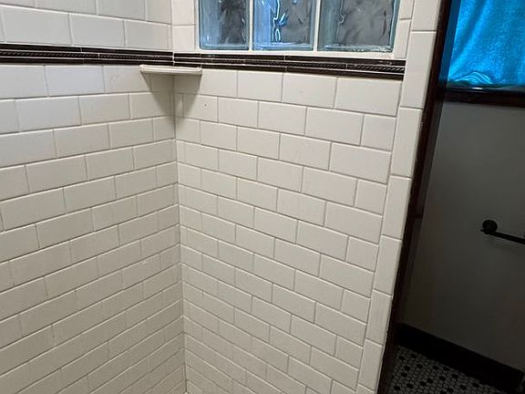 5th image of 105C North St APT C