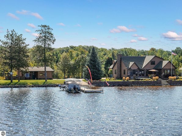6890 Jessie Dr, Saint Helen, MI 48656