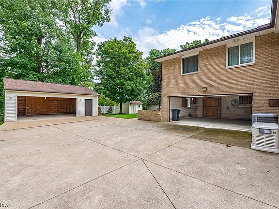 3rd image of 7759 Edgewood Ln