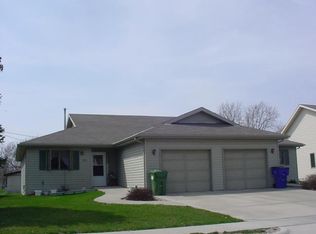 323-325 S Howard St, Fremont, NE 68025