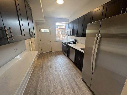 5th image of 1055 W Columbia Ave APT 1