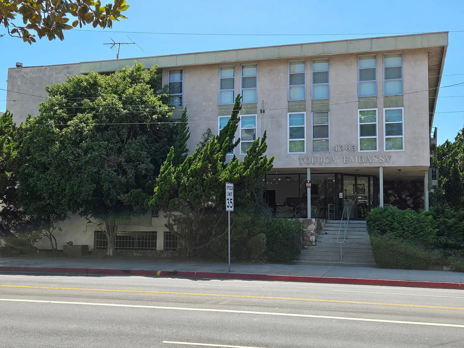 Toluca Embassy — Photo 2