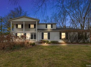 4592 Fairway Rdg, West Bloomfield, MI 48323