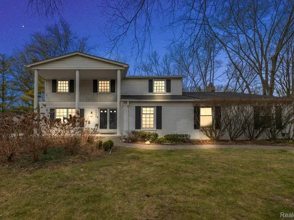 4592 Fairway Rdg, West Bloomfield, MI 48323