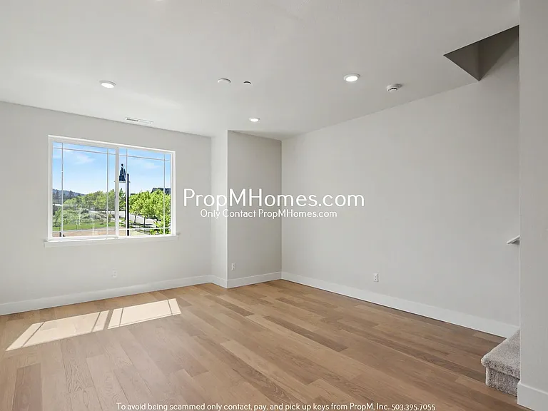 7527 NW Eleanor Ave — Photo 2