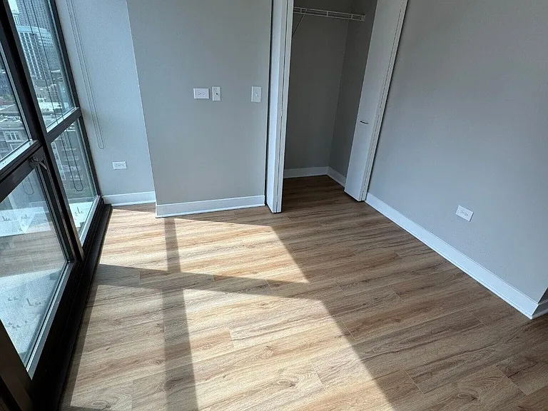 647 W Wayman St — Photo 16