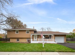 733 N Edgelawn Dr, Aurora, IL 60506