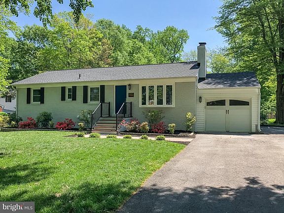 3rd image of 9015 McNair Dr