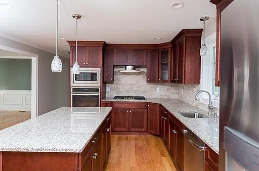 4th image of 302 Randolph St