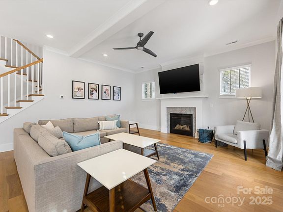 5th image of 2626 Palm Ave