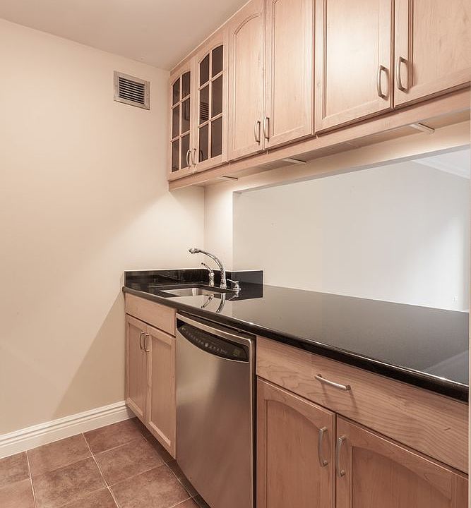 1st image of 30 W 63rd St APT 8V
