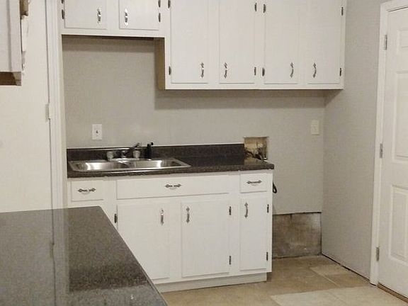 3rd image of 2573 Sunny Hill Dr