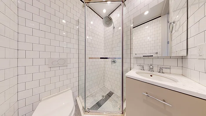 Rented by Bond New York | media 25