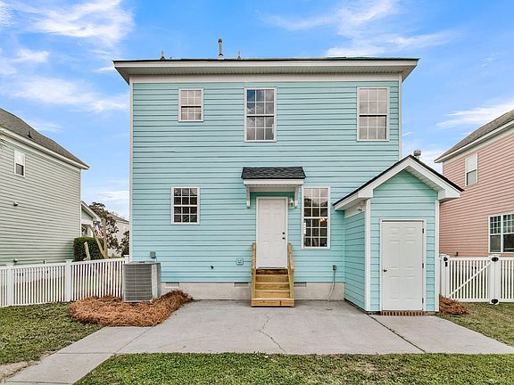 4th image of 204 Hydrangea St