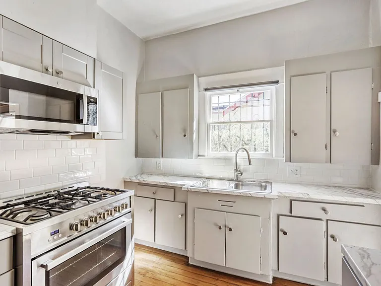 1326 W Monroe St — Photo 8