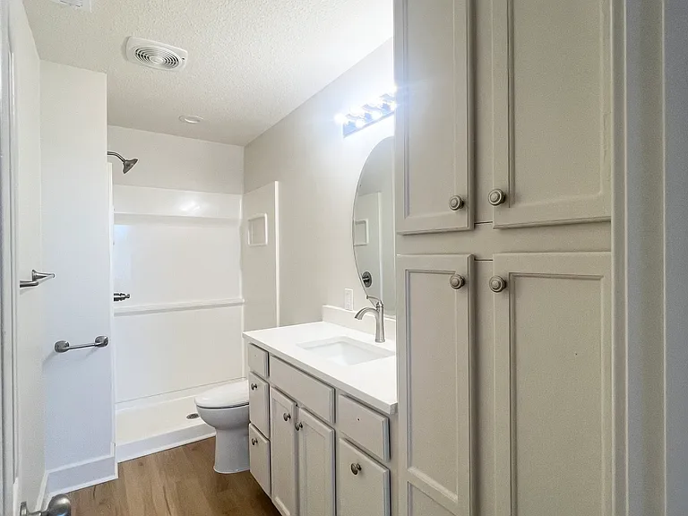 517 Gillis St #201 — Photo 9