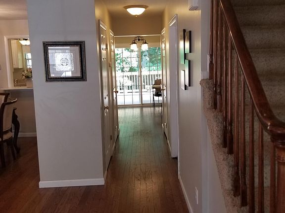 5th image of 409 Rose Ct