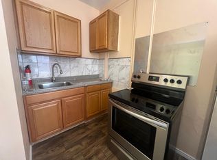 208 E 52nd St #1A, Brooklyn, NY 11203