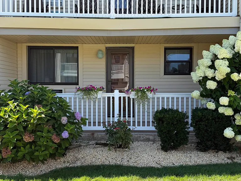 69 Wharfside Dr — Photo 2