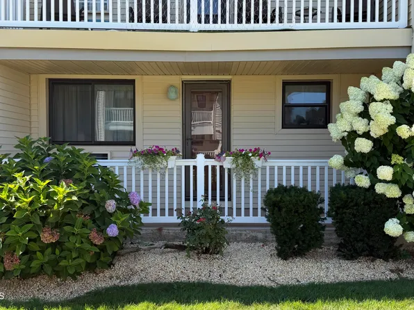 69 Wharfside Dr, Monmouth Beach, NJ 07750