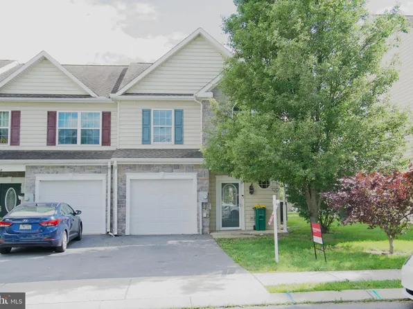 215 Whitley Dr, Chambersburg, PA 17201