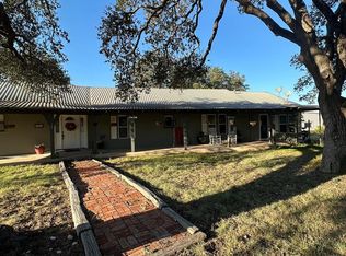 102 Carson St, Eden, TX 76837