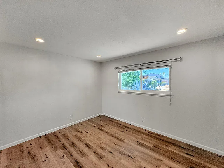 552 Luna Dr — Photo 10