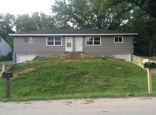 9014 Liberty Dr, Liberty, MO 64068